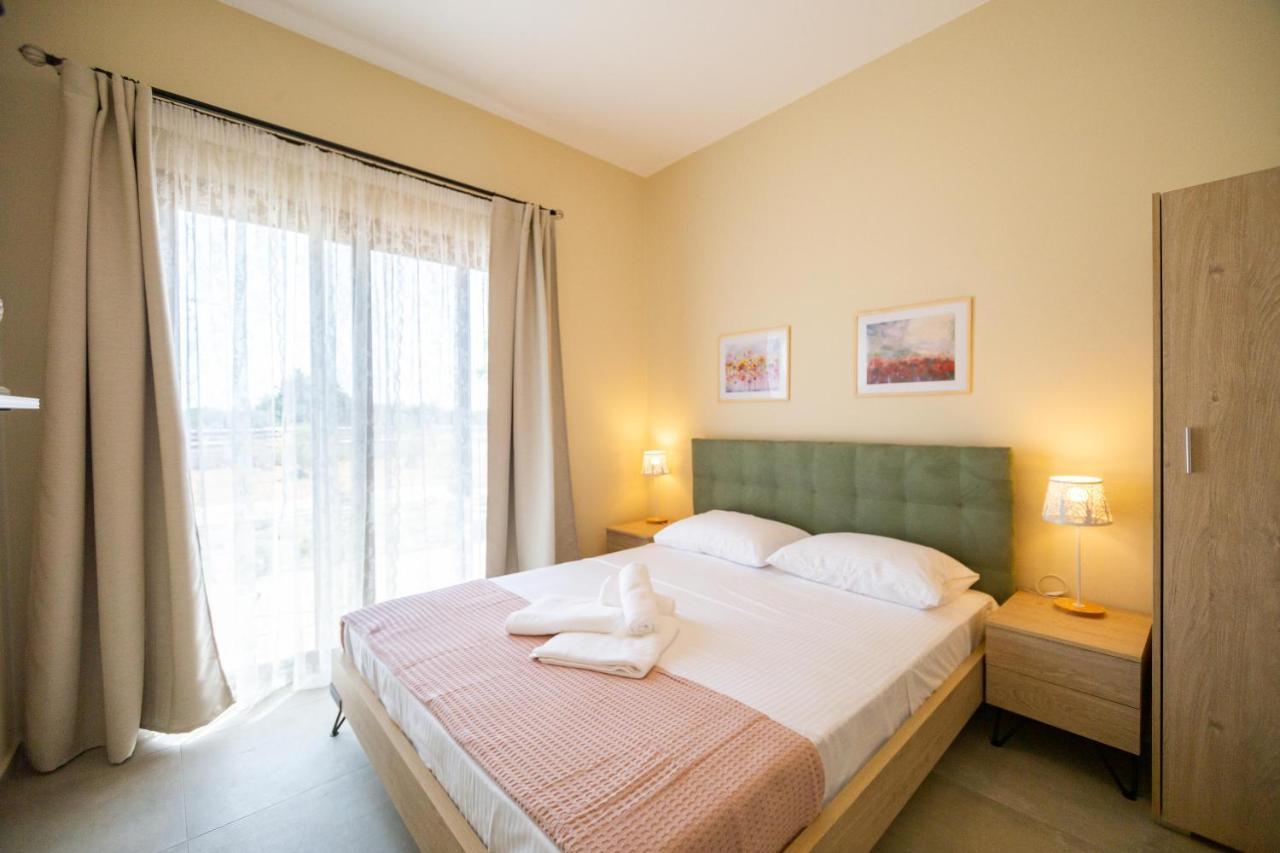 Varkes Suites 2 Неа-Муданія Екстер'єр фото